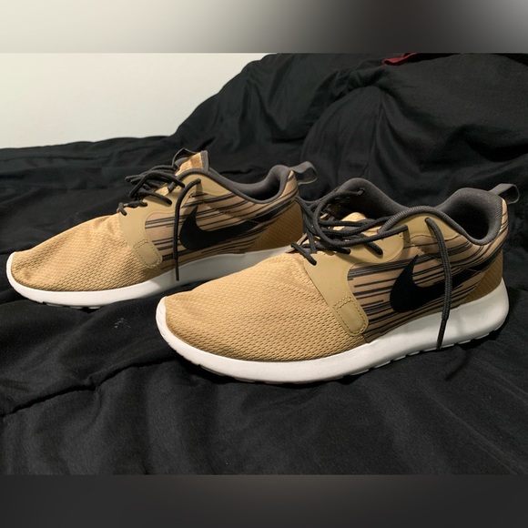Nike Roshe Run Hyperfuse Gold Metallic - Picture 3 of 6